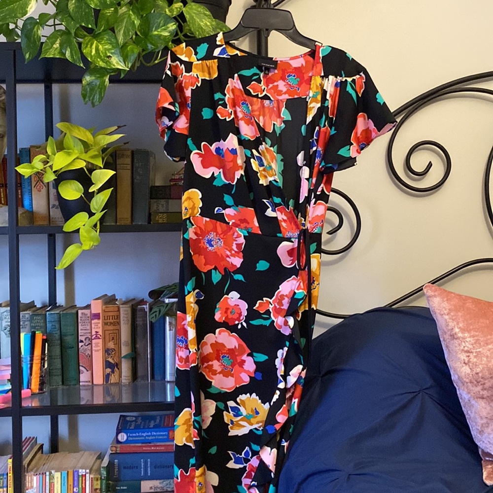 Who What Wear floral wrap dress size small🌺💗